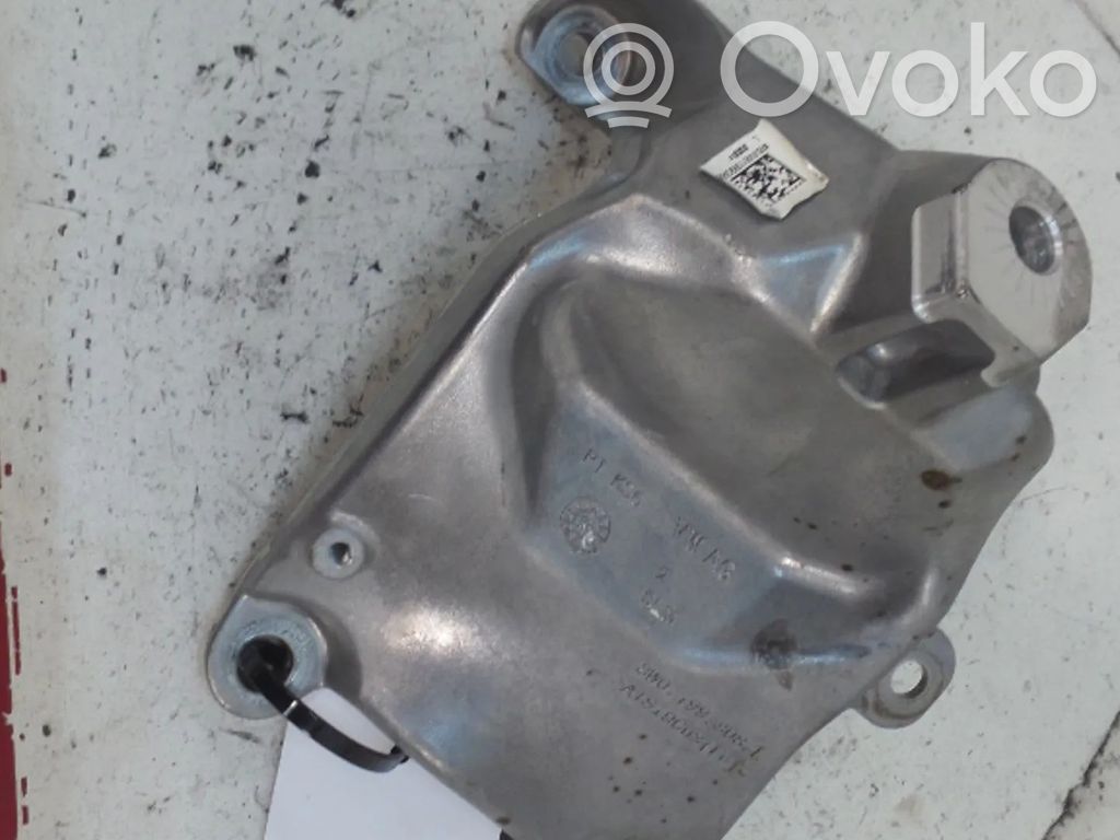 Audi Q5 SQ5 FY Engine mount bracket 