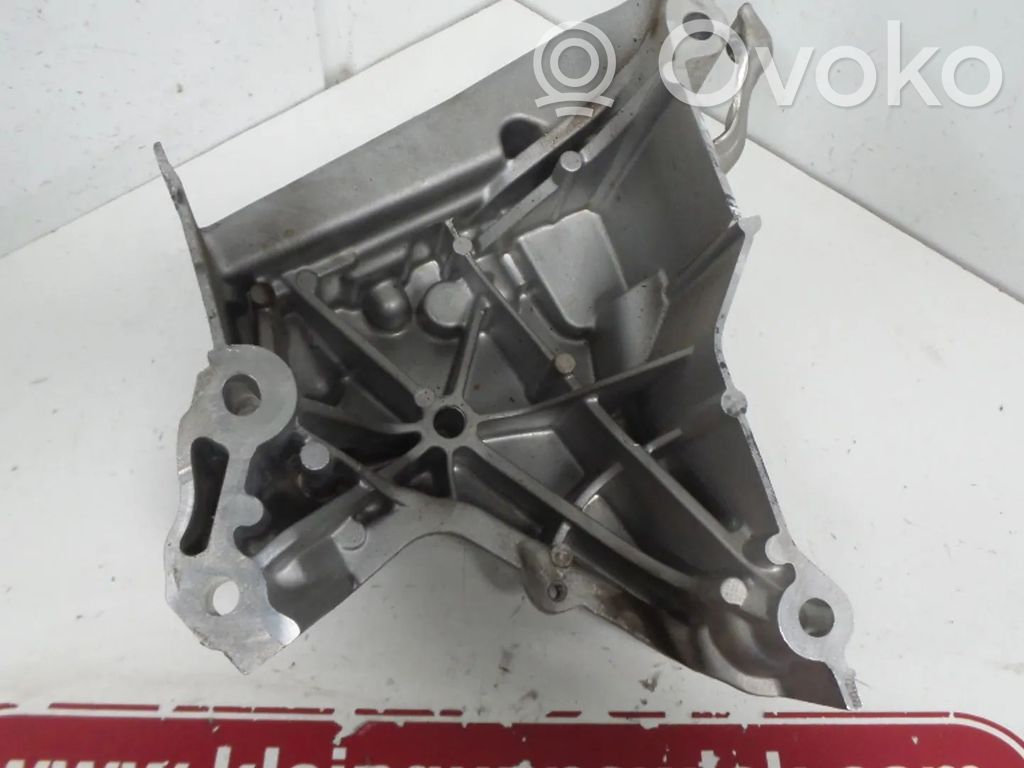 Volkswagen Tiguan Engine mount bracket 