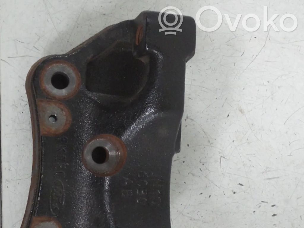 Ford Focus Engine mount bracket 