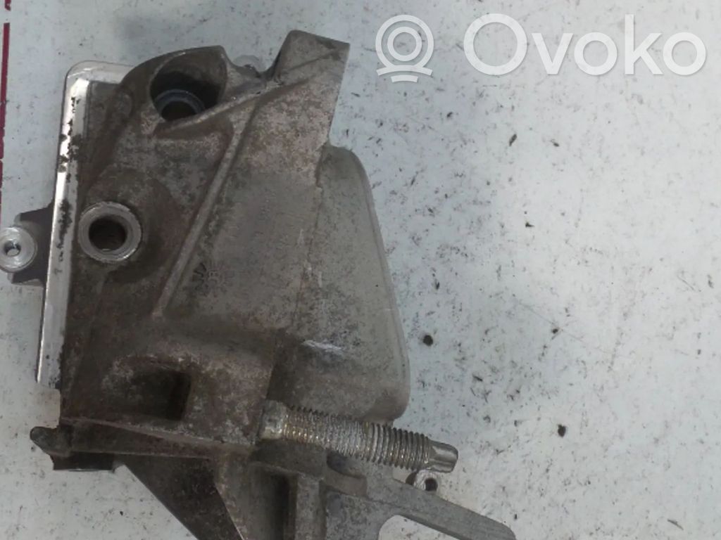 Ford Fiesta Engine mount bracket 