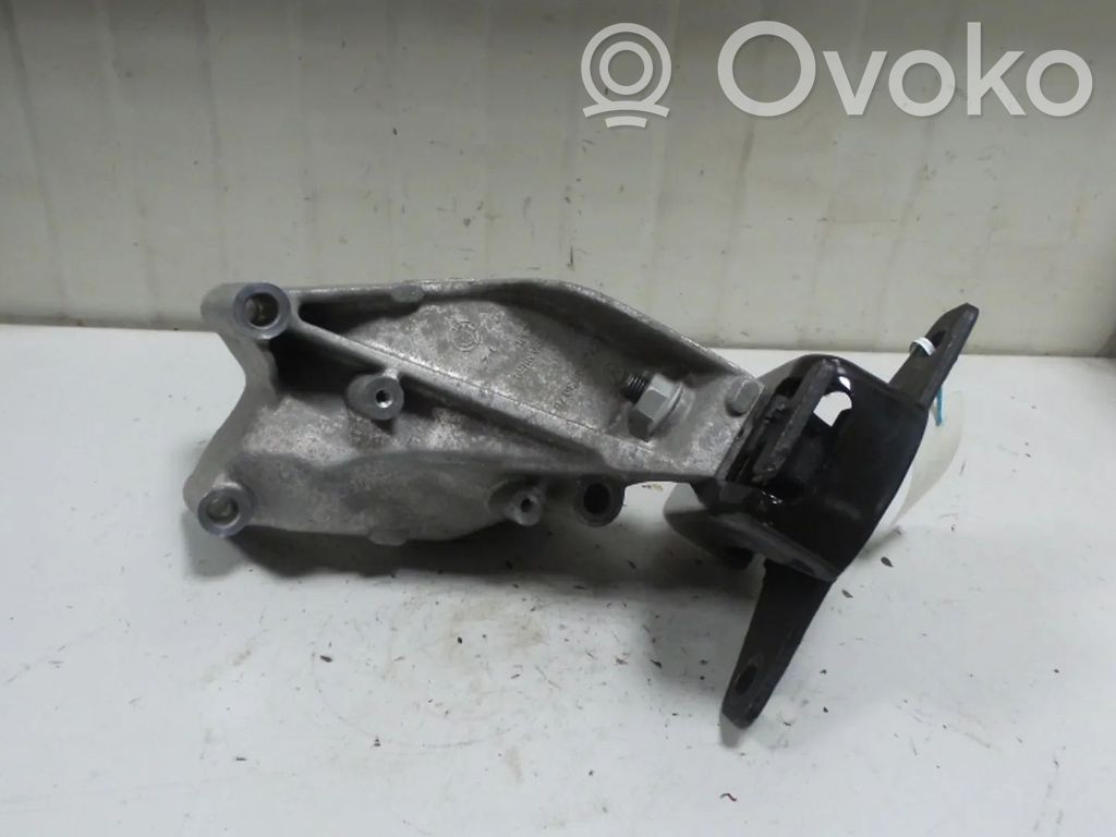 Volkswagen Amarok Engine mount bracket 