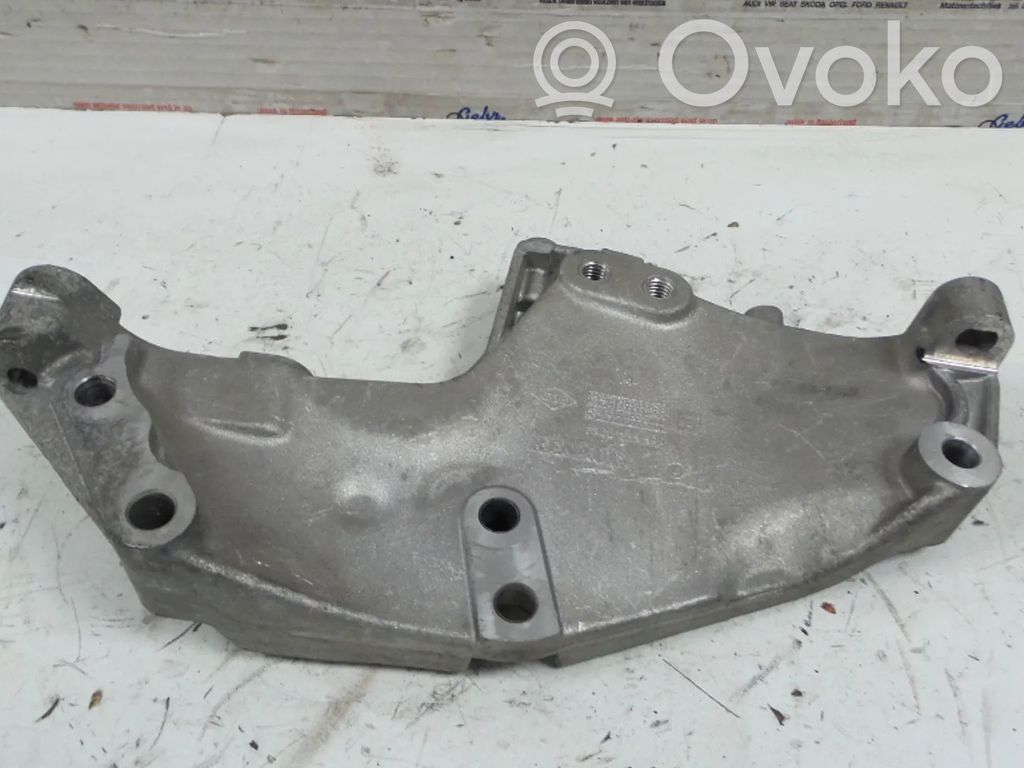 Engine mount bracket   8200399938,M9R780