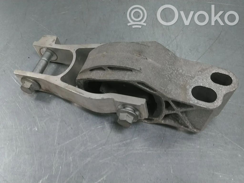 Volvo XC40 Engine mount bracket 