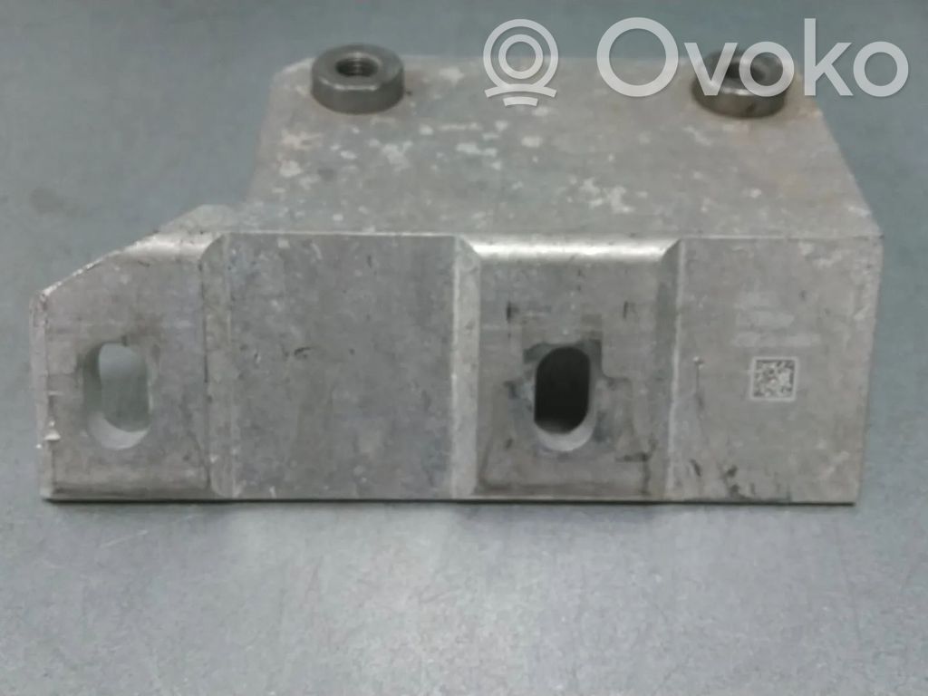 Engine mount bracket   6894795,31106894795