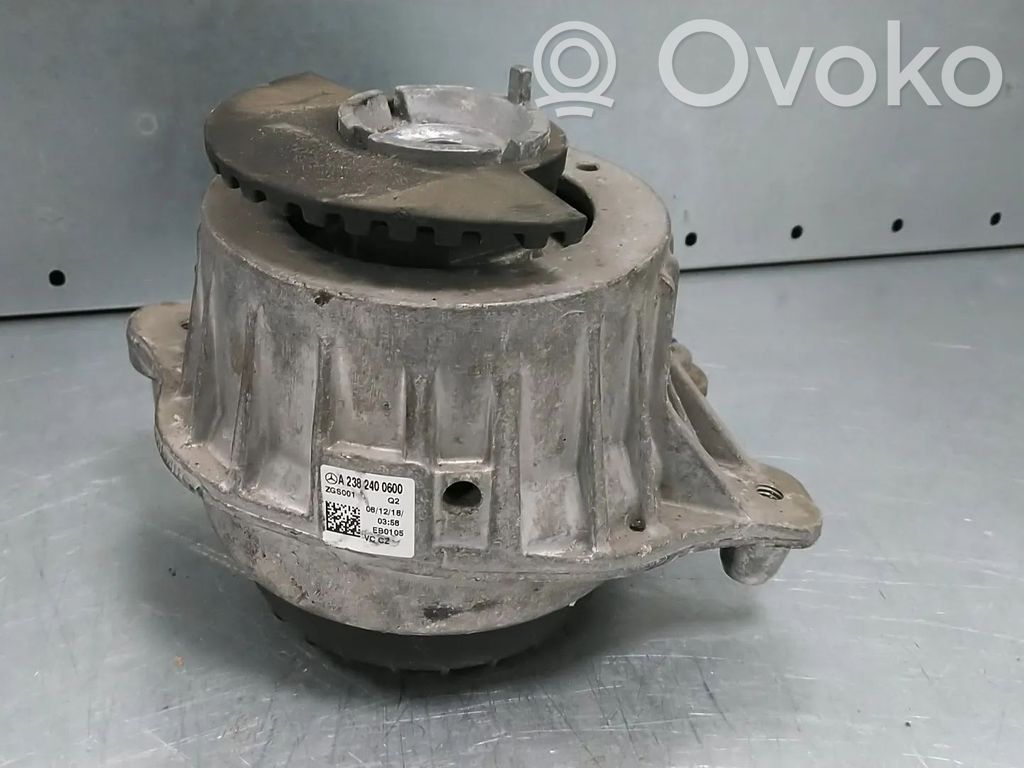 Mercedes-Benz E W213 Engine mount bracket 