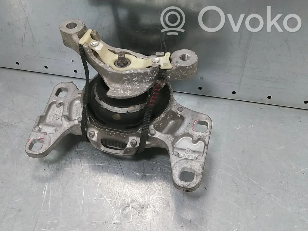 Volvo V40 Engine mount bracket 