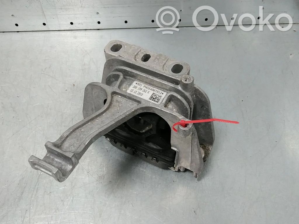 Volkswagen Polo VI Engine mount bracket 