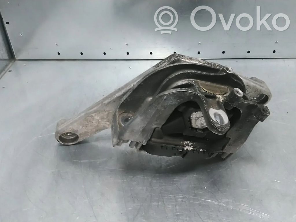 Volkswagen Golf VII Engine mount bracket 