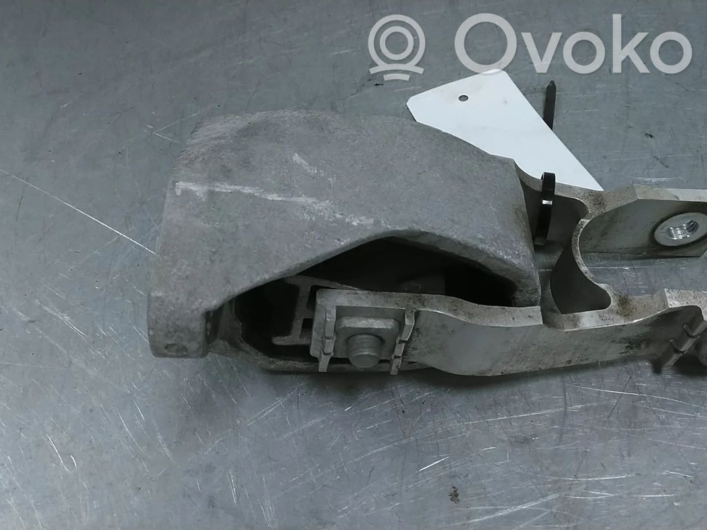 Volvo XC60 Engine mount bracket 