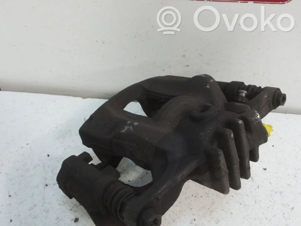 Opel Vivaro Zacisk hamulcowy przedni 