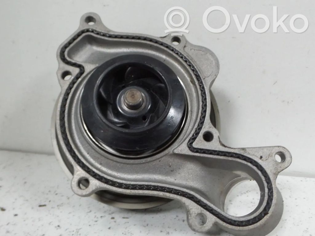 Volkswagen Touareg III Pompe de circulation d'eau 