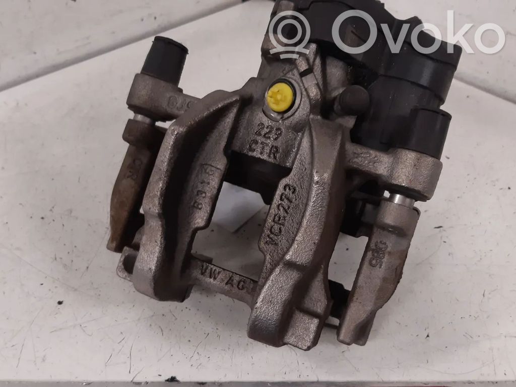 Audi Q3 F3 Pinza del freno posteriore 