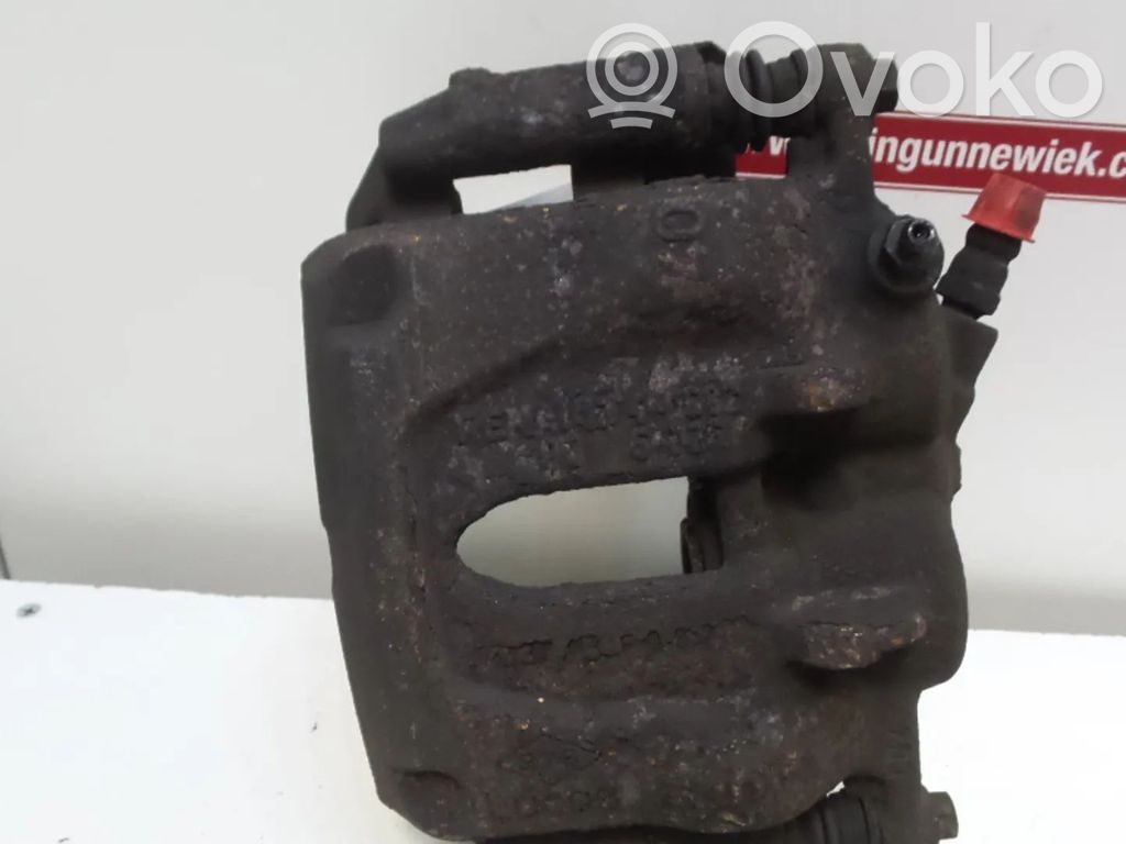 Opel Vivaro Zacisk hamulcowy przedni 
