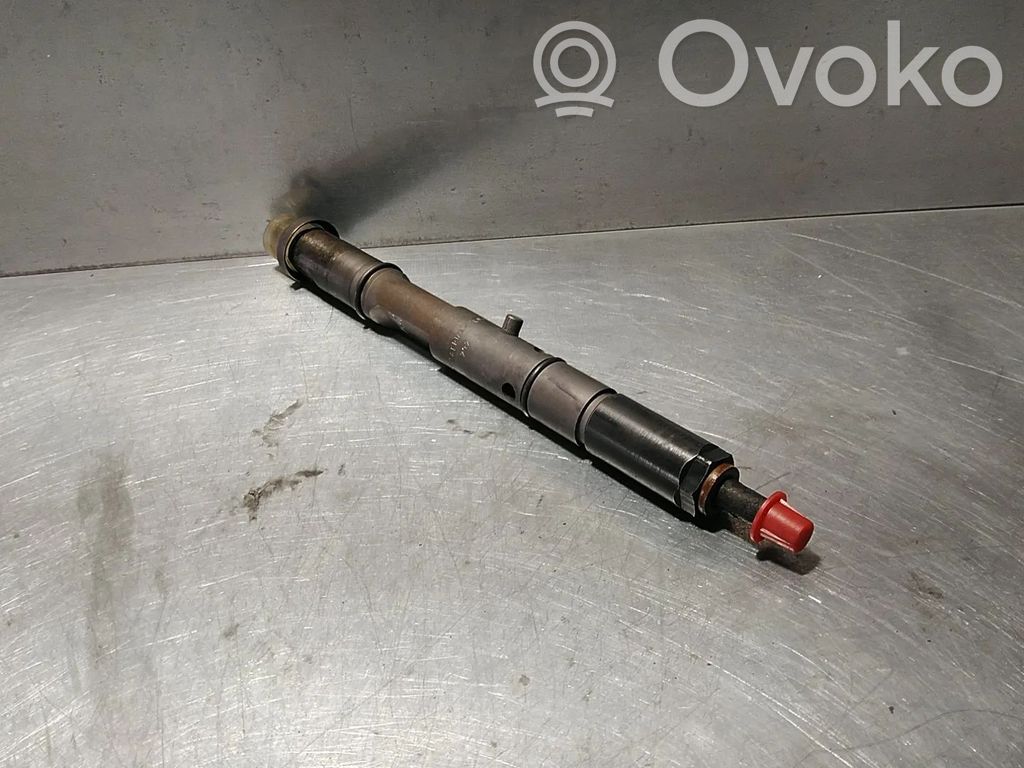Volkswagen PASSAT B5 Fuel injector 