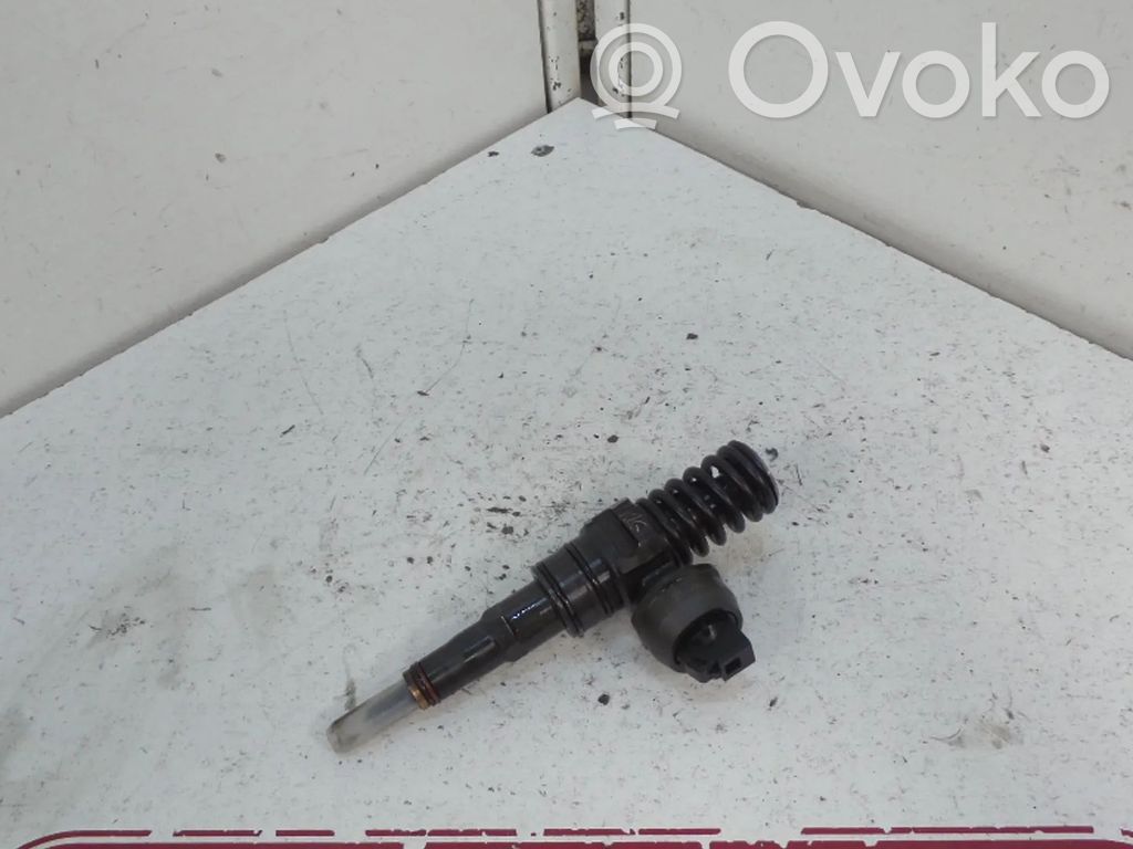 Volkswagen PASSAT B5 Inyector de combustible 