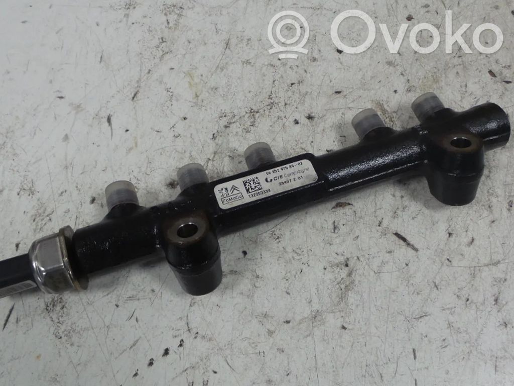 Volvo V40 Fuel main line pipe 