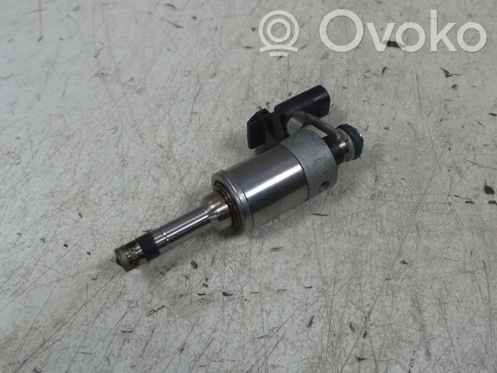 Volkswagen Golf VII Fuel injector 
