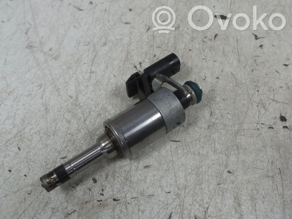 Volkswagen Golf VII Fuel injector 