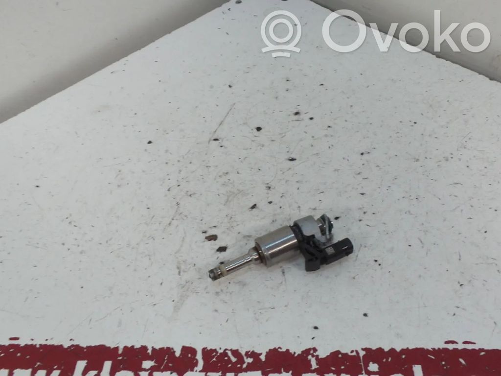 Volkswagen Golf VII Fuel injector 