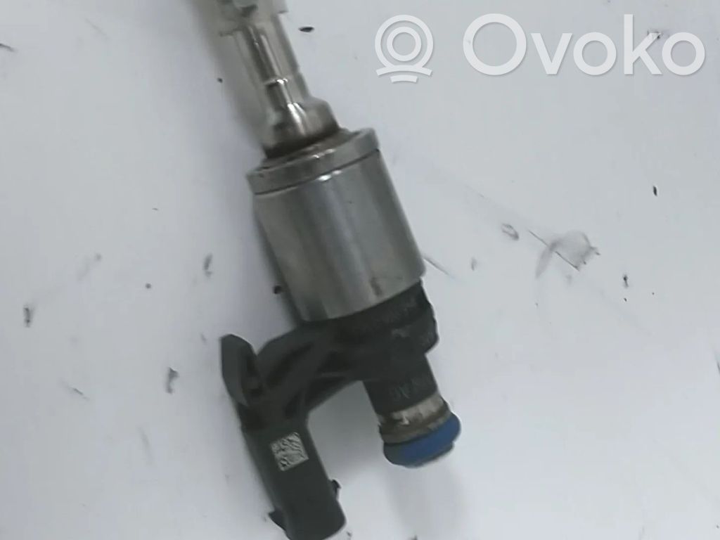 Volkswagen Golf VII Fuel injector 