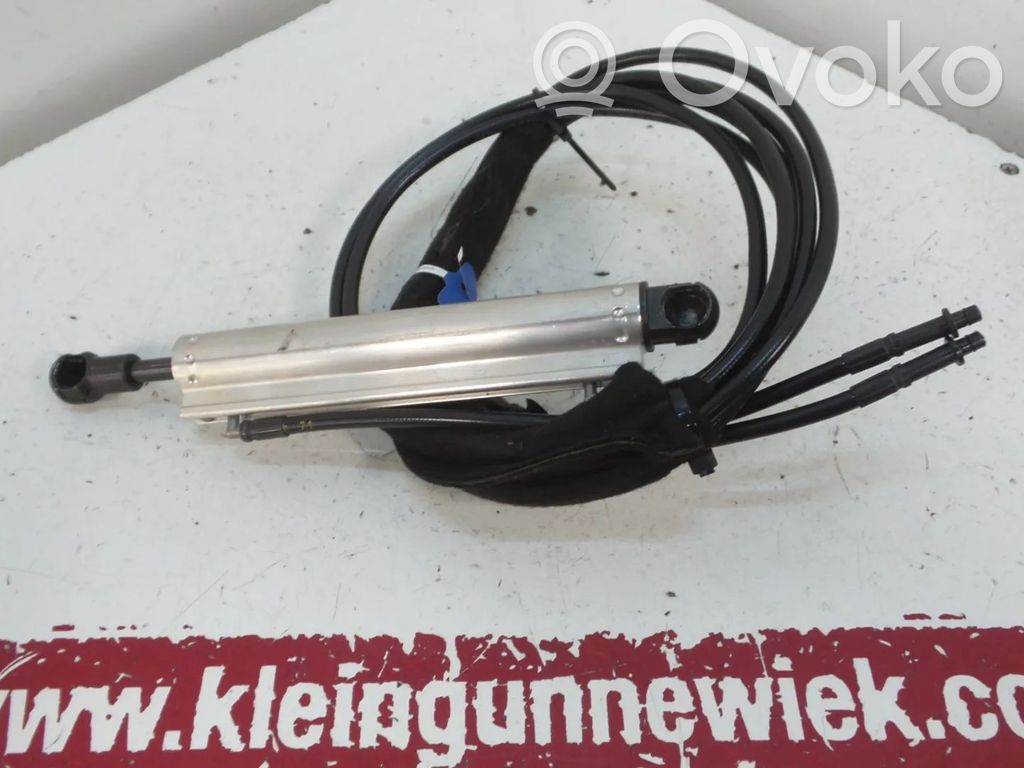 Amortyzator klapy tylnej bagażnika   2347030