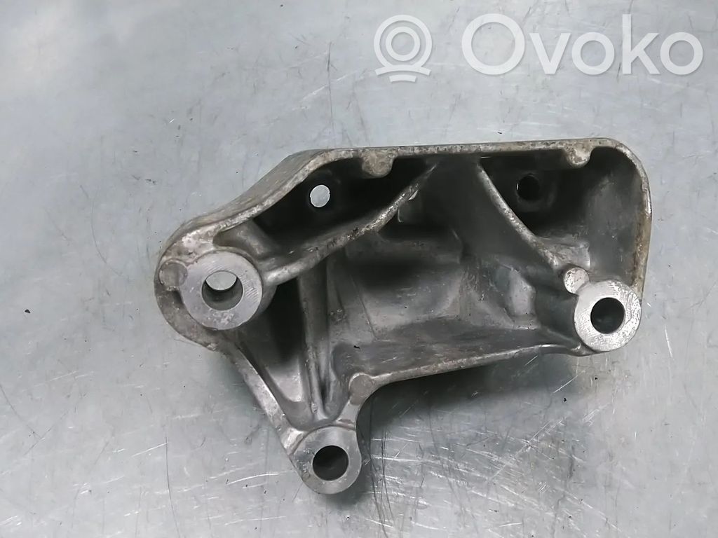 Volkswagen Caddy Gearbox mount 