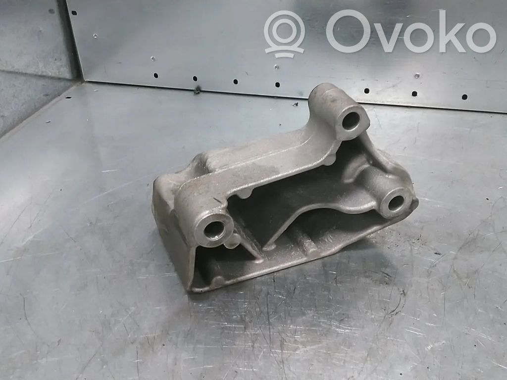 Volkswagen Golf VIII Gearbox mount 