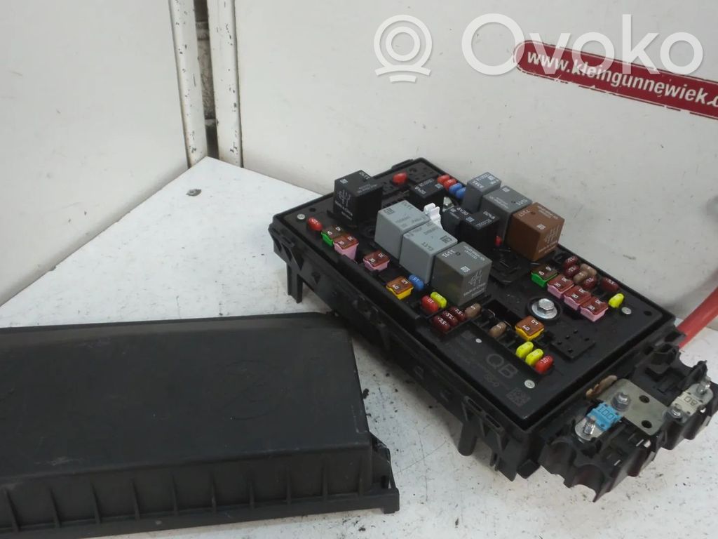Opel Astra J Fuse module 
