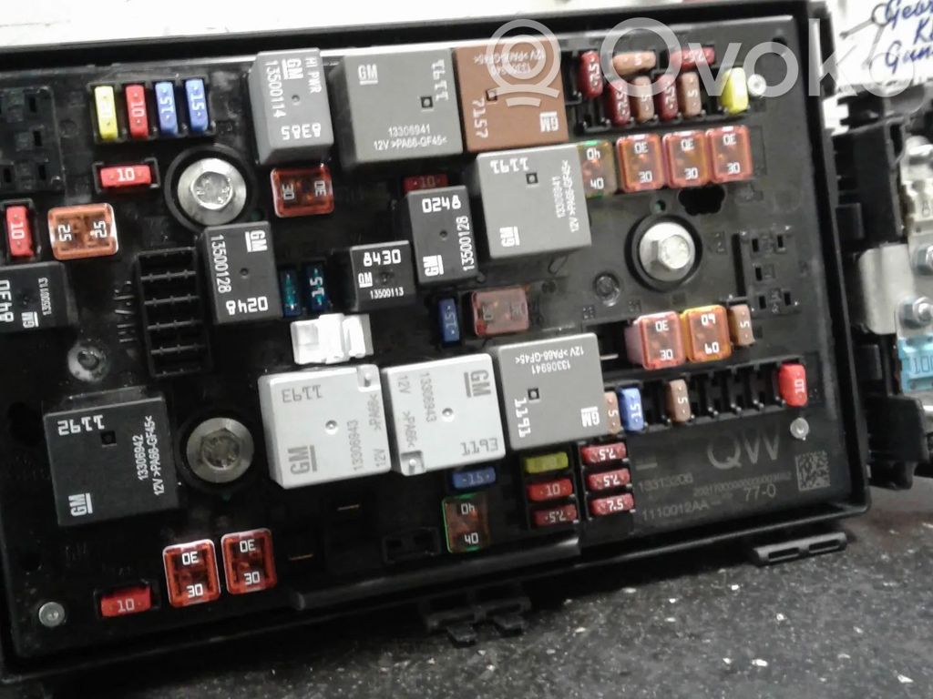 Opel Astra J Módulo de fusible 