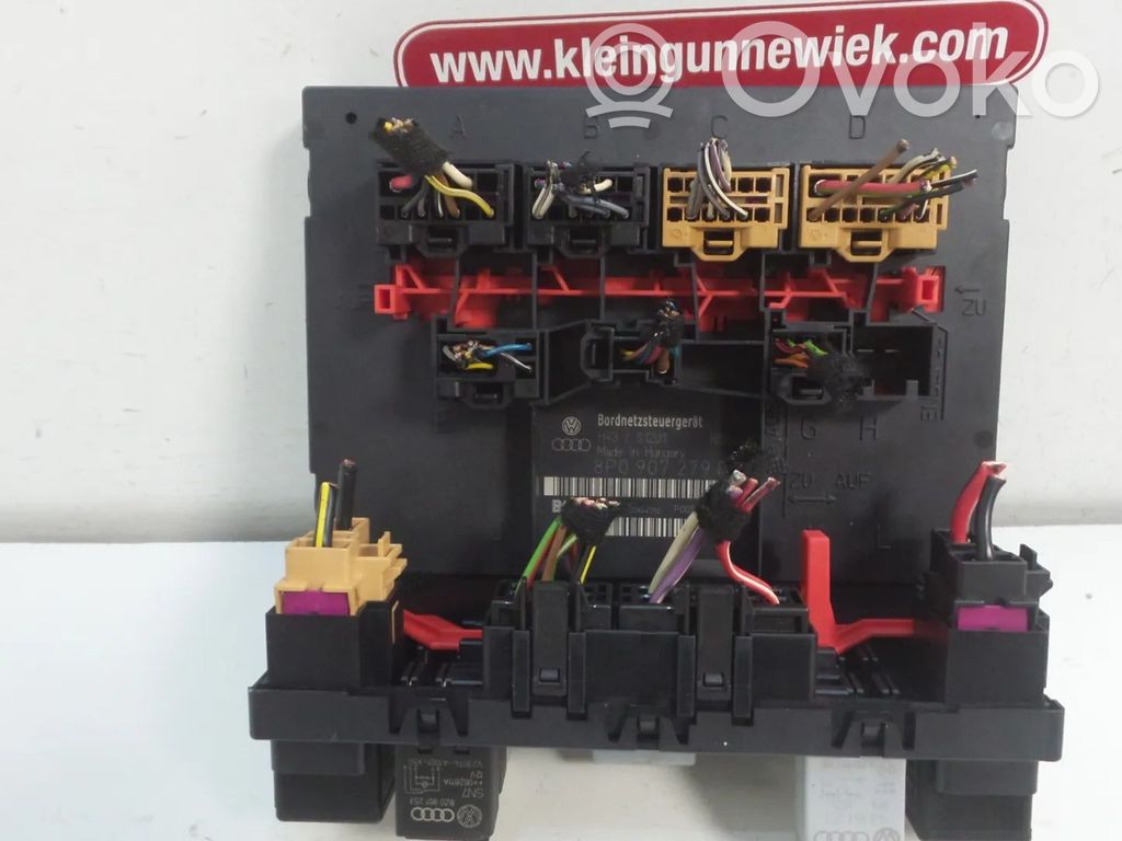 Audi A3 S3 8P Fuse module 