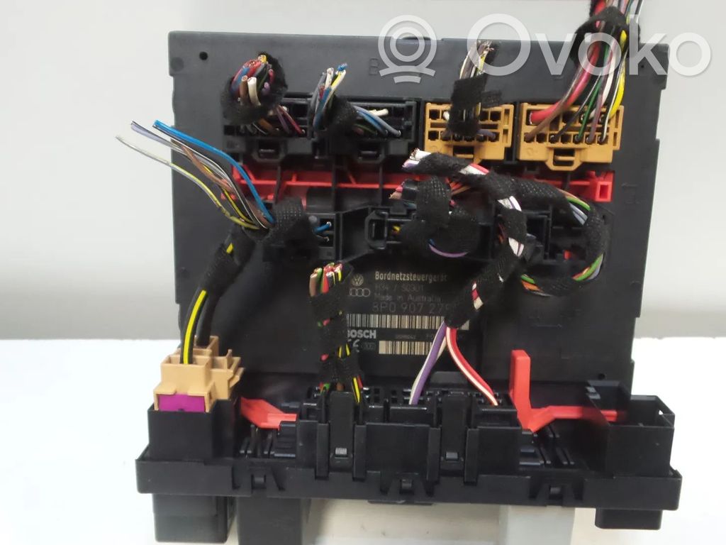 Audi A3 S3 8P Fuse module 