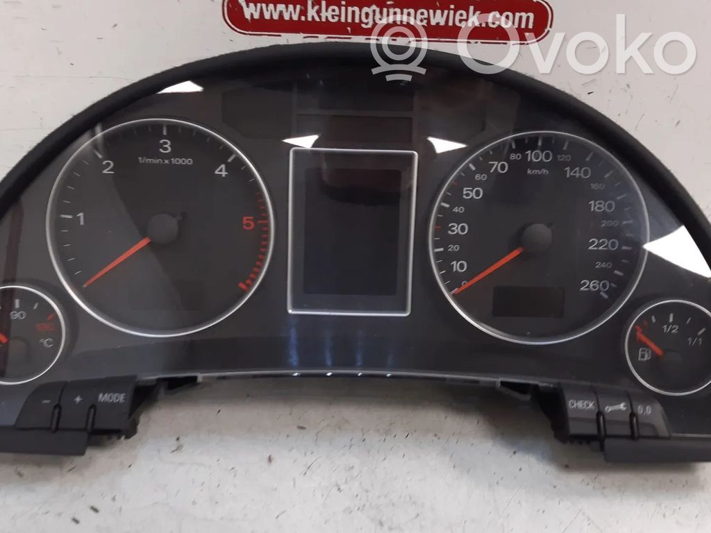 Audi A4 S4 B6 8E 8H Licznik / Prędkościomierz 