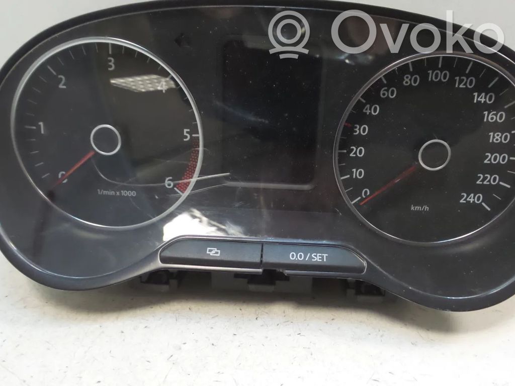 Volkswagen Polo V 6R Licznik / Prędkościomierz
