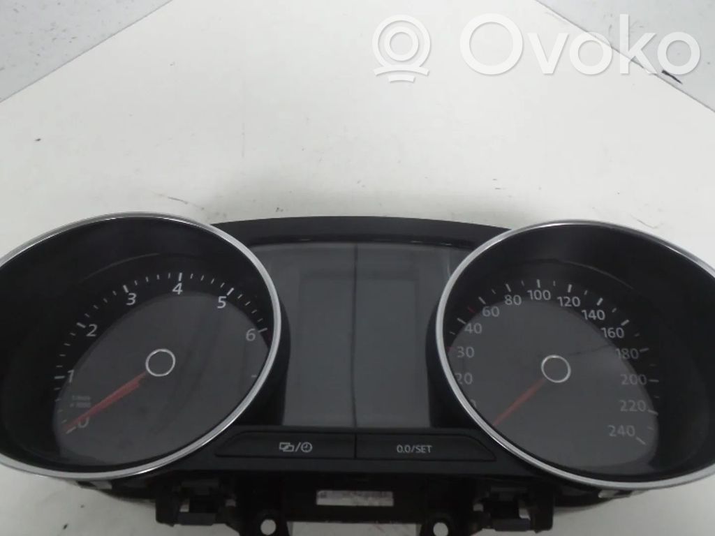 Volkswagen Polo V 6R Geschwindigkeitsmesser Cockpit
