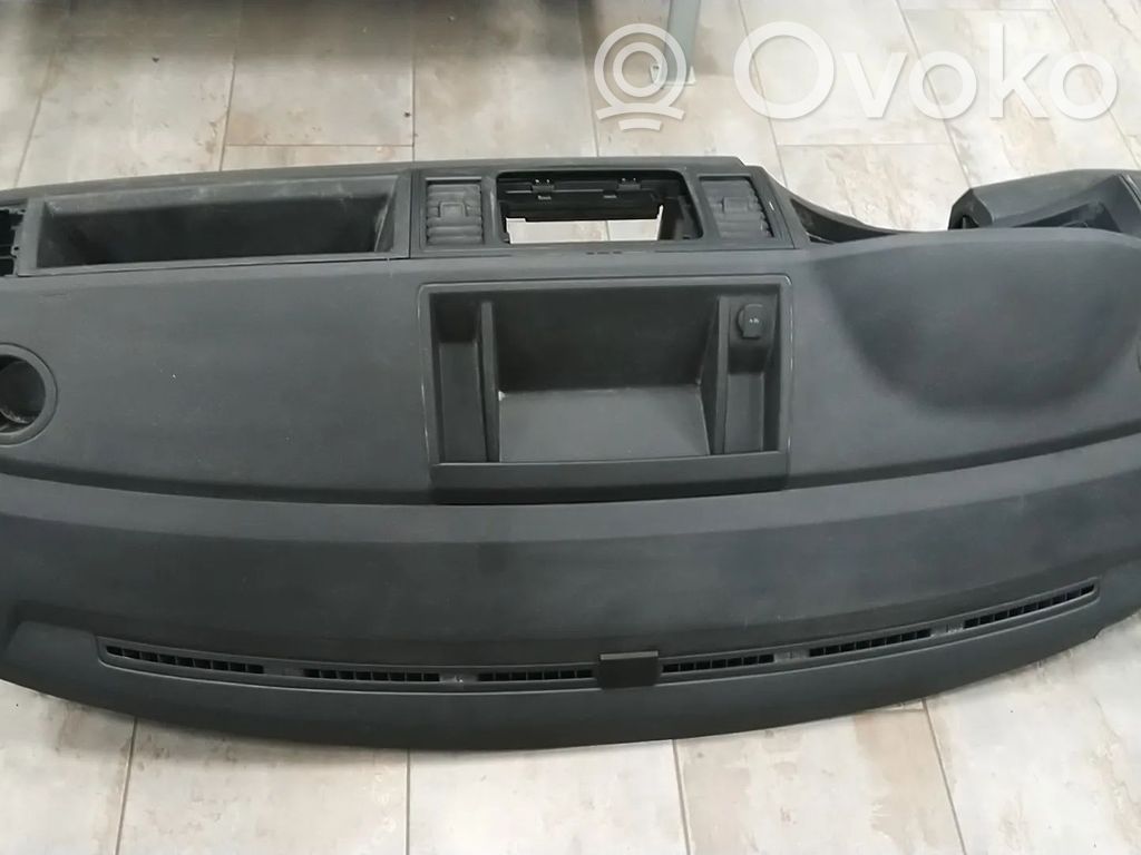 Volkswagen Transporter - Caravelle T6 Deska rozdzielcza 