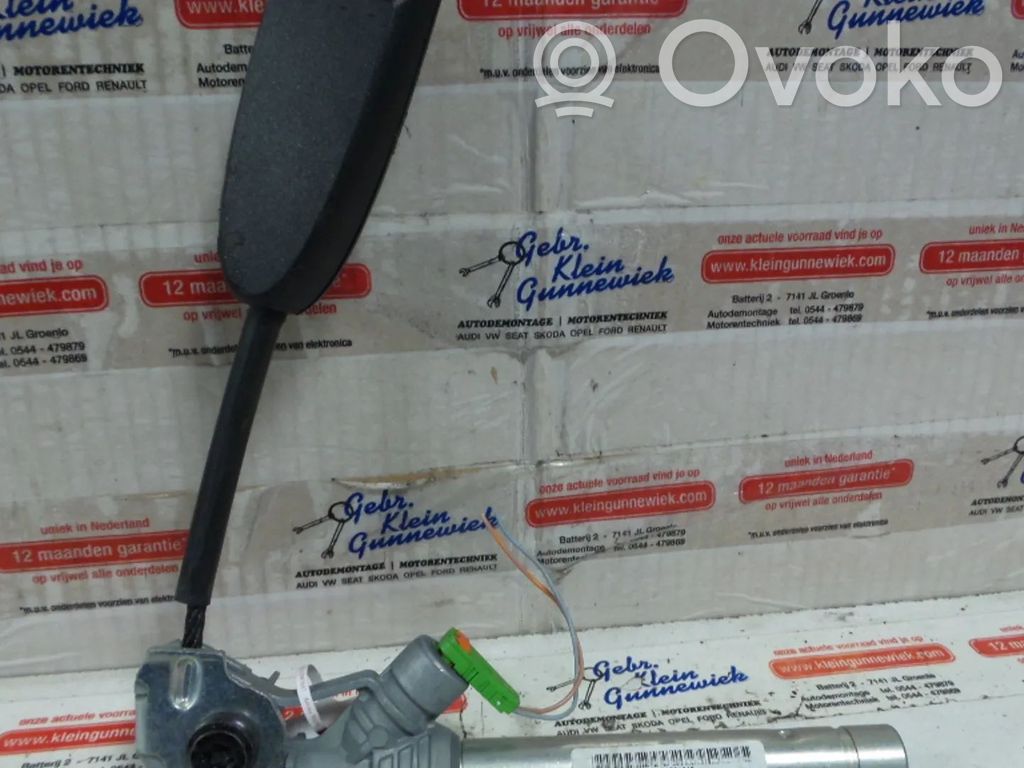 Opel Corsa D Hebilla del cinturón delantero 