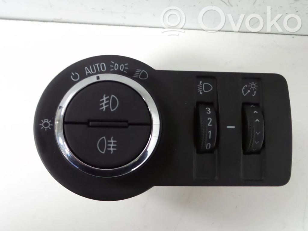 Opel Astra J Otros repuestos del interior 