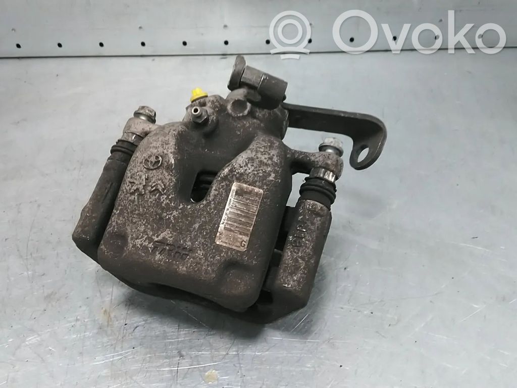 Opel Vivaro Задний суппорт 