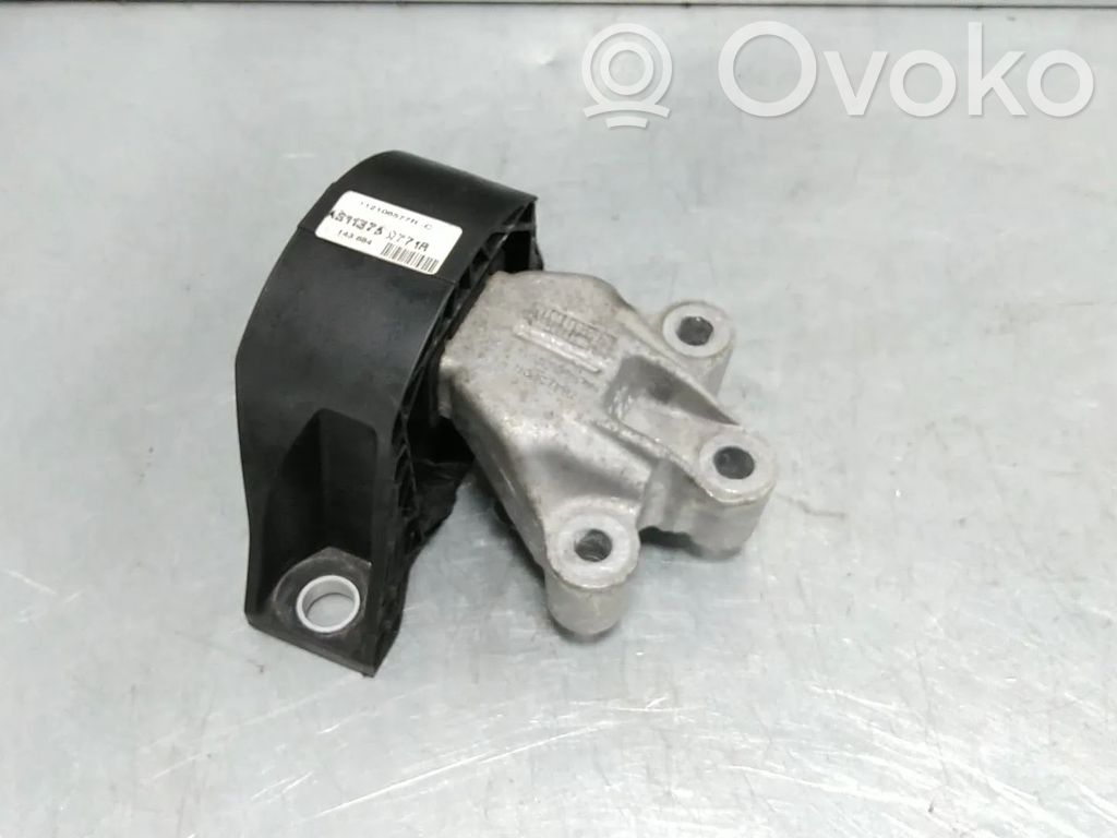 Renault Zoe Engine mount bracket 