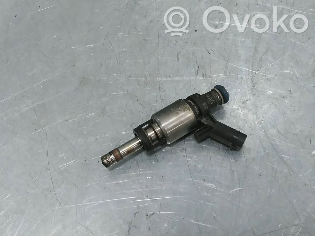 Volkswagen Golf VI Wtryskiwacz paliwa 