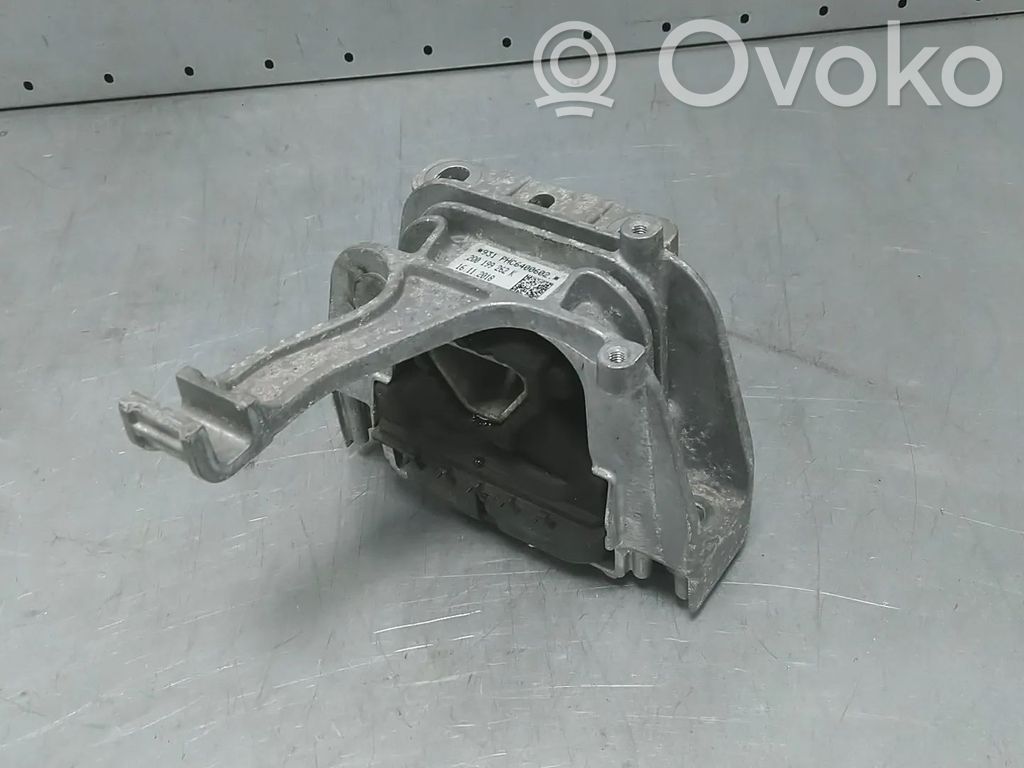 Volkswagen Polo VI Engine mount bracket 