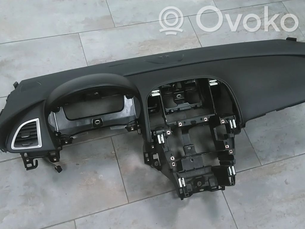 Opel Astra J Panelė 