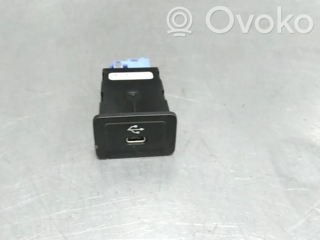 Mercedes-Benz A W177 Śruba koła zapasowego