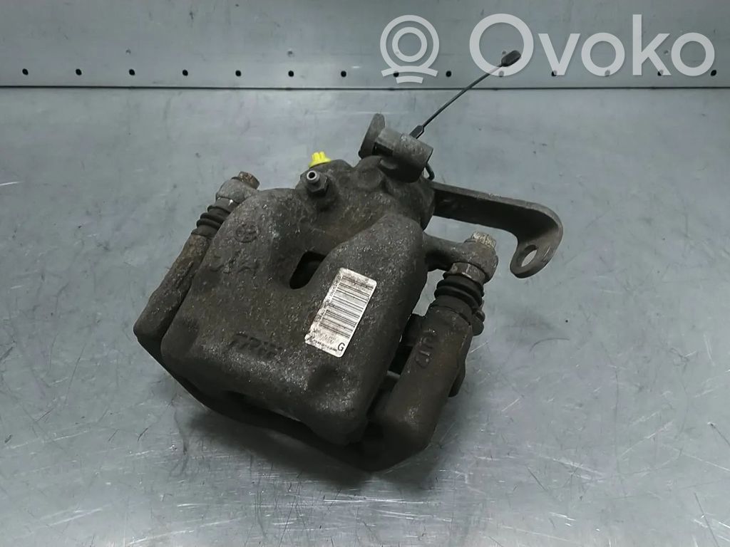 Opel Vivaro Задний суппорт 