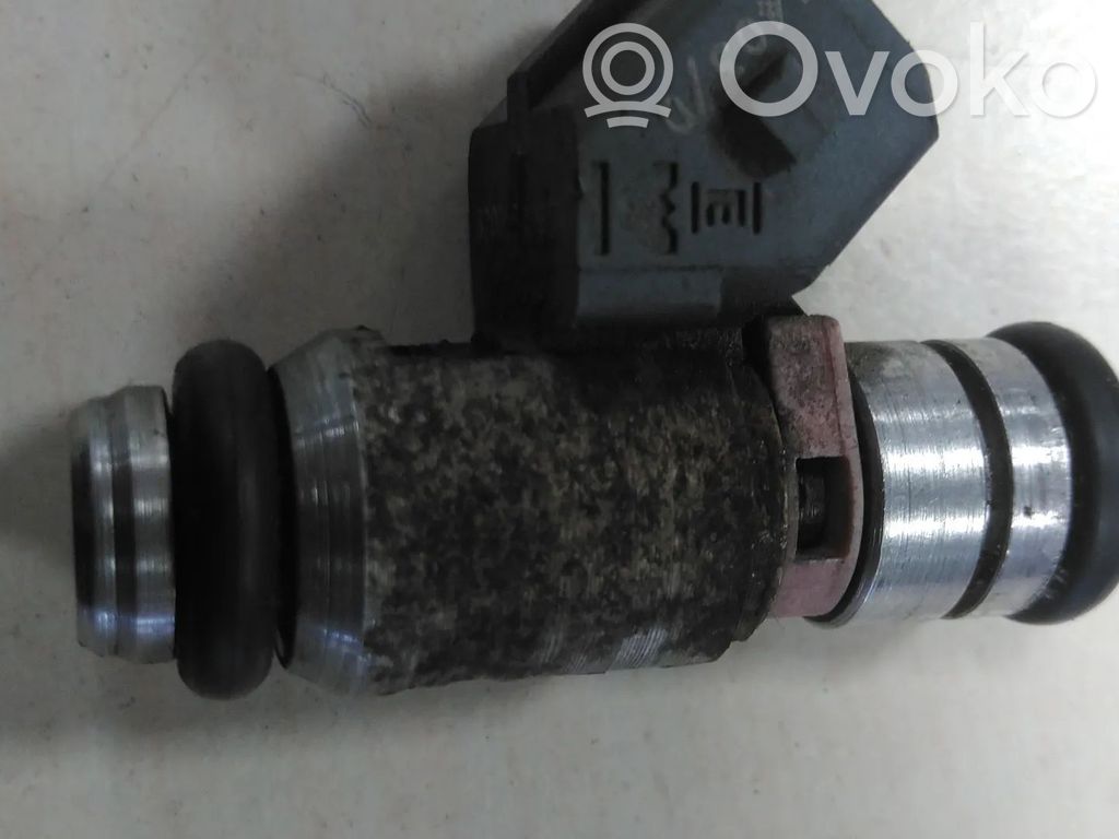 Inyector de combustible   8200025248,D4F712