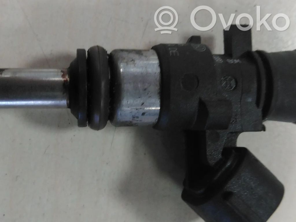 Volkswagen Golf VII Fuel injector 