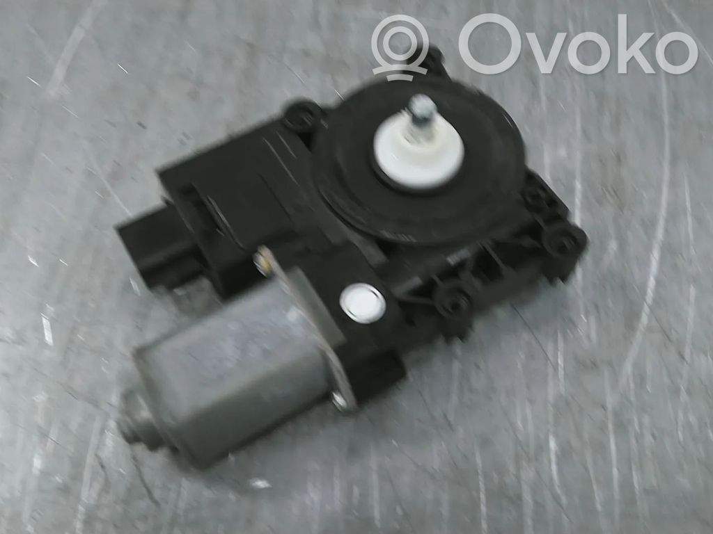BMW 2 F22 F23 Silnik regulatora szyby drzwi przednich 