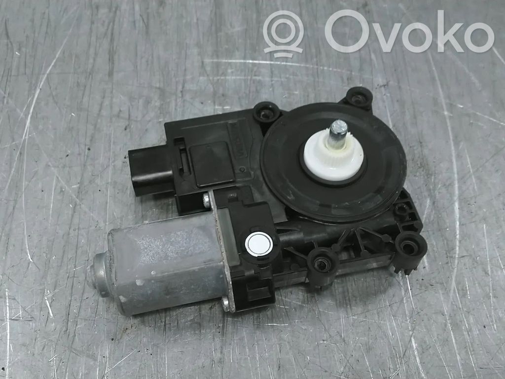 BMW 2 F22 F23 Silnik regulatora szyby drzwi przednich 