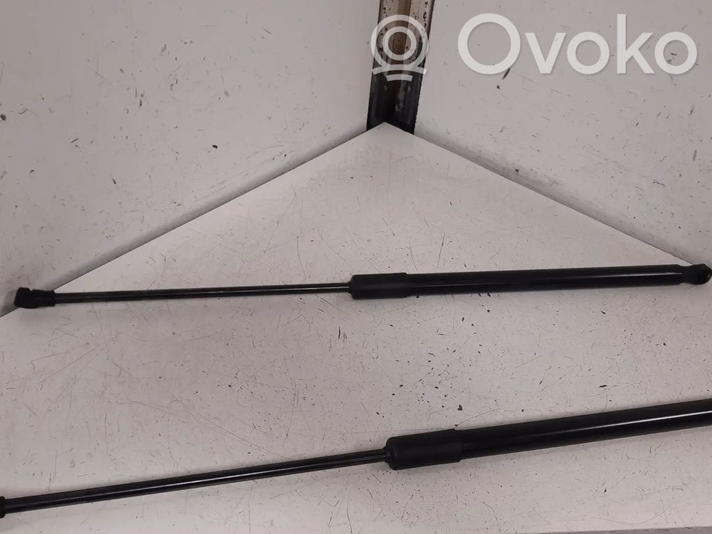 Volkswagen Golf VIII Amortyzator klapy tylnej bagażnika 