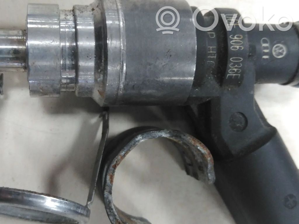 Audi A6 S6 C6 4F Fuel injector 